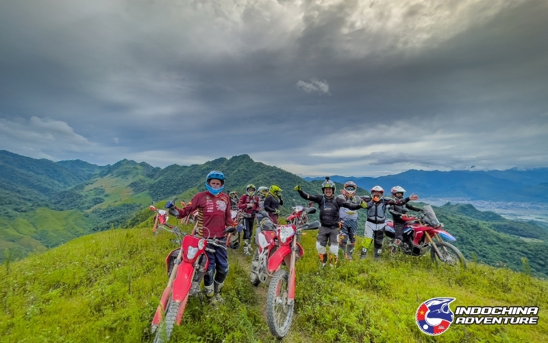 Công ty tổ chức tour phượt xe máy IAdventureTours 